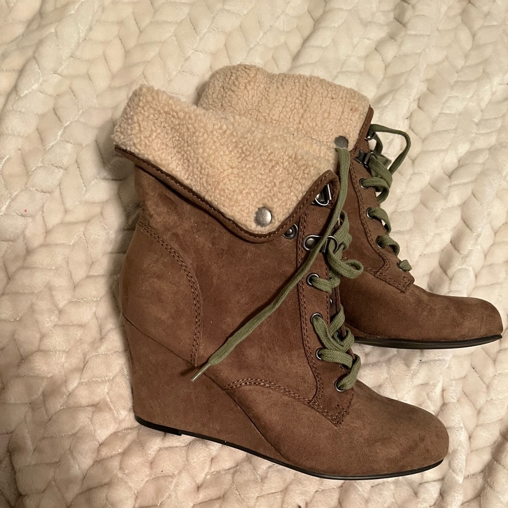 SPRING SALE! Indigo Rd. Sherpa lined wedge boots